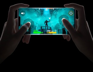 Les côtés incurvés de Horizon Display permettent des commandes de jeu et de média virtuel