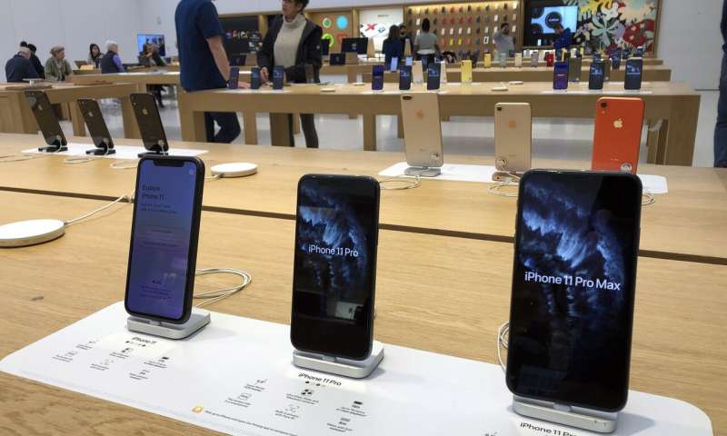 La saison des fêtes d'Apple dépasse les prévisions alors que l'iPhone rebondit