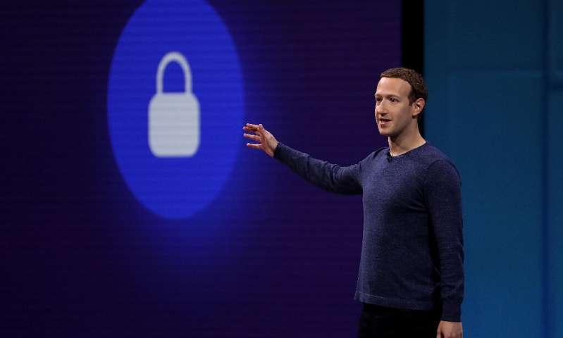 Le PDG de Facebook, Mark Zuckerberg, a déclaré que l'énorme croissance du réseau social était forte, mais que les actions ont chuté après la mise à jour trimestrielle