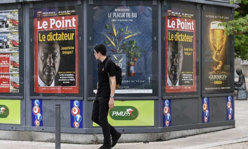 Une photo de 2018 montre un kiosque à journaux en France, où les autorités ont ordonné à Google de négocier les paiements aux médias pour se conformer 