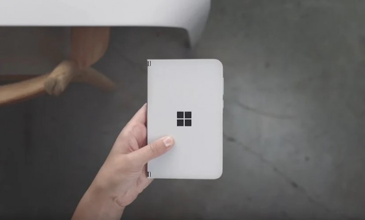 Microsoft Surface Duo (fermé)