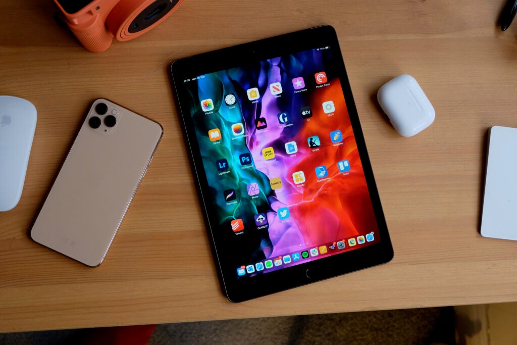 iPad 8 sur le bureau