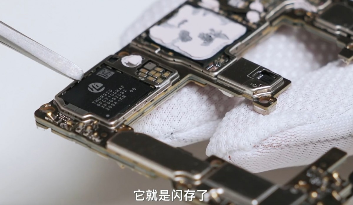 Le démontage du Huawei Mate 40 RS révèle une puce mémoire auto-développée