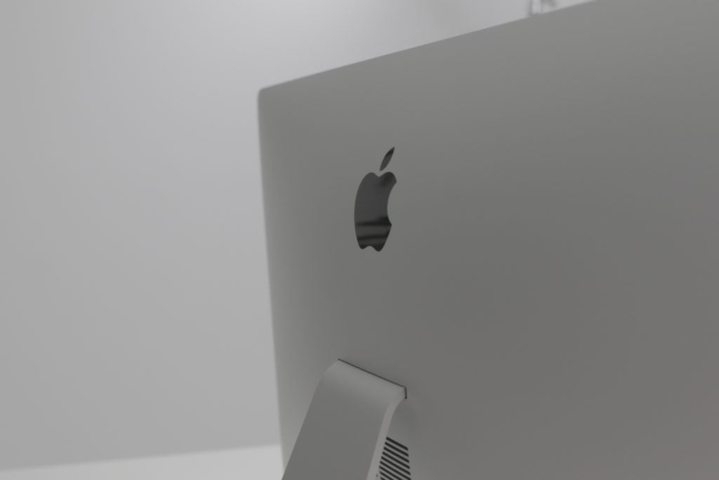 La rumeur dit que l'iMac 2021 aurait un dos plat, marquant un changement par rapport à la conception incurvée de l'iMac 2019