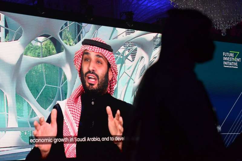 Dans ce fichier photo prise le 28 janvier 2021, le prince héritier saoudien Mohammed ben Salmane s'exprime lors d'une conférence dans une session virtuelle