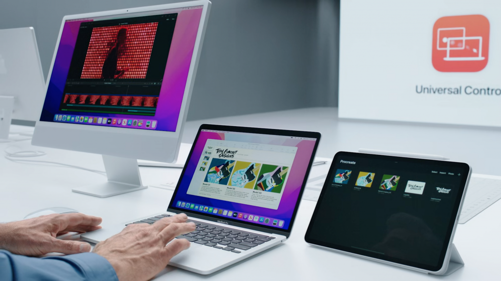 Une image montrant l'utilisation de Universal Control avec un Macbook Pro et un iPad avec le logo Universal Control imprimé au dos d'un mur blanc.