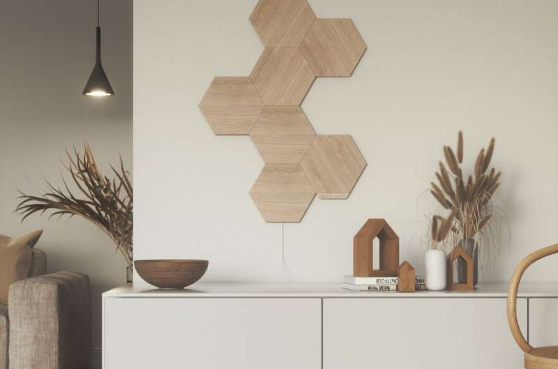 Nanoleaf développe un éclairage élégant avec une finition semblable au bois pour votre maison