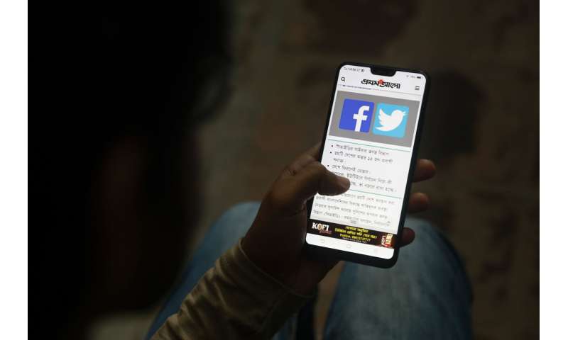Facebook, Google, Twitter face à griller par les législateurs britanniques