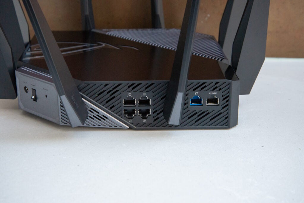 Ports Ethernet de l'Asus ROG Rapture GT-AXE11000