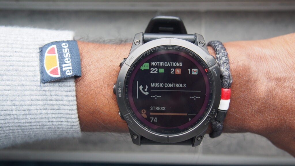 Garmin Fenix 7X montre les capacités d'une smartwatch