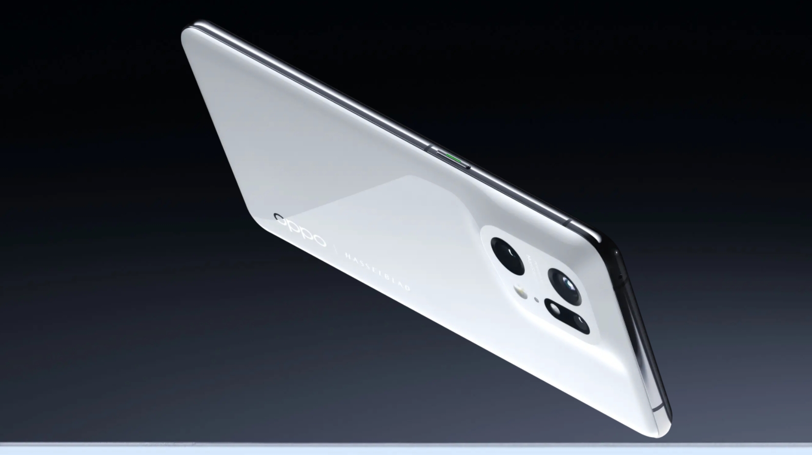 Un Oppo Find X5 Pro de dos dans une teinte blanche