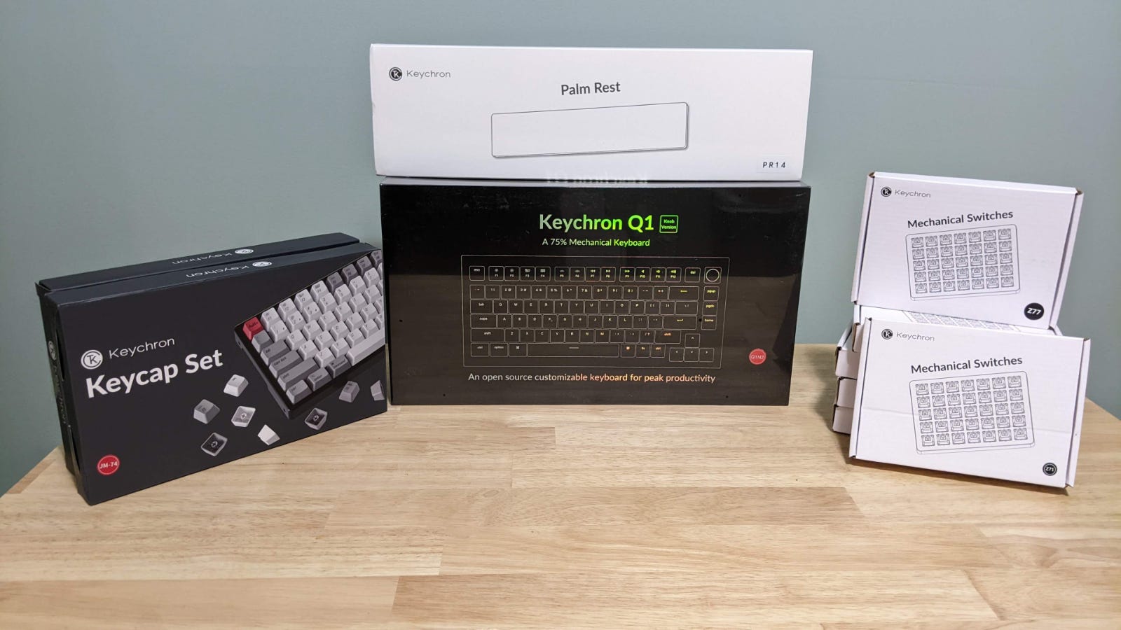 Boîte de Keychron Q1 avec divers accessoires.
