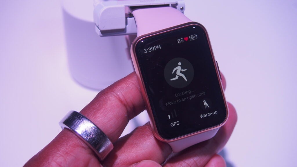 L'écran de la Huawei Watch Fit 2 affiche les options de fonctionnement.