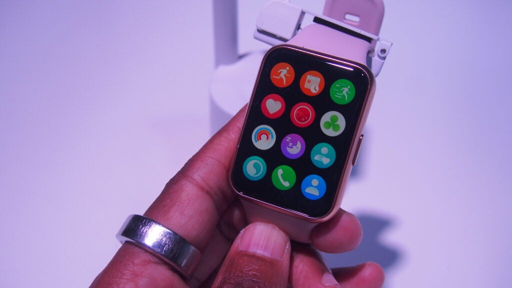 L'écran de la Huawei Watch Fit 2 montre l'écran d'accueil et les applications.