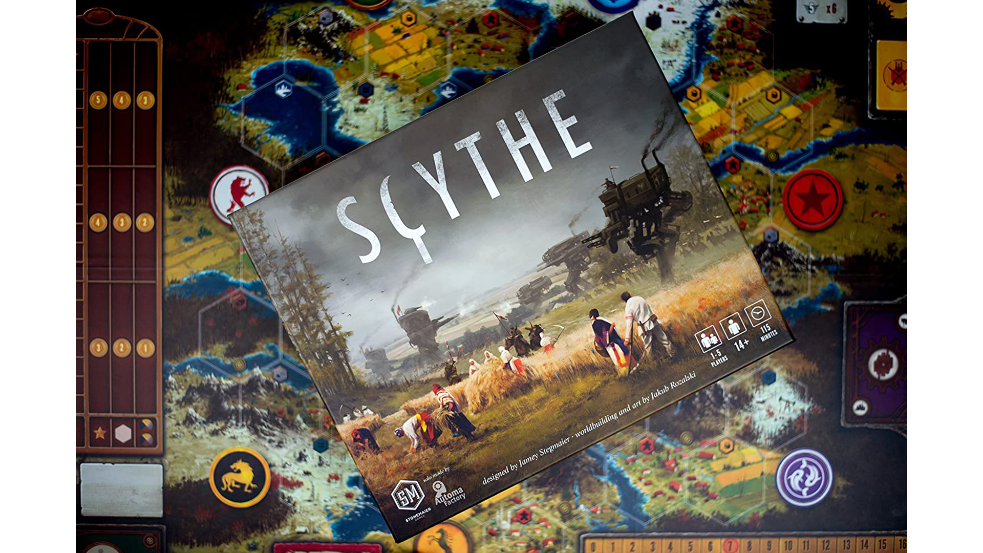 Vue de haut en bas du jeu "Scythe", avec le plateau de jeu et d